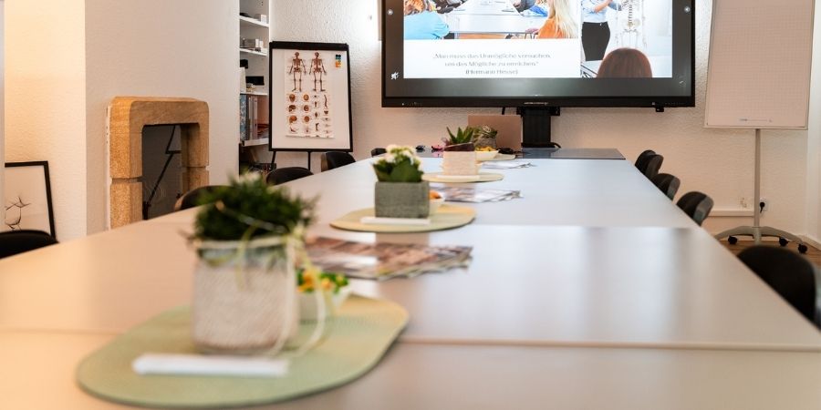 Deutsche Heilpraktikerschule Erlangen – Seminarraum Deutsche Heilpraktikerschule Erlangen - Seminarraum