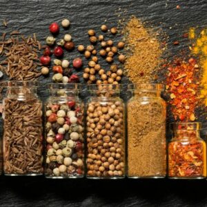 Welche Kräuter und Gewürze gehören in eine ayurvedische Hausapotheke?