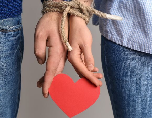 Wenn Liebe zur Last wird – emotionale Abhängigkeit erkennen und überwinden