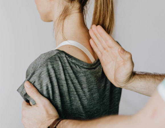 Wirbelsäulensyndrome ‒ Ursachen, Beschwerden und Therapie Wirbelsäulensyndrome ‒ Ursachen, Beschwerden und Therapie